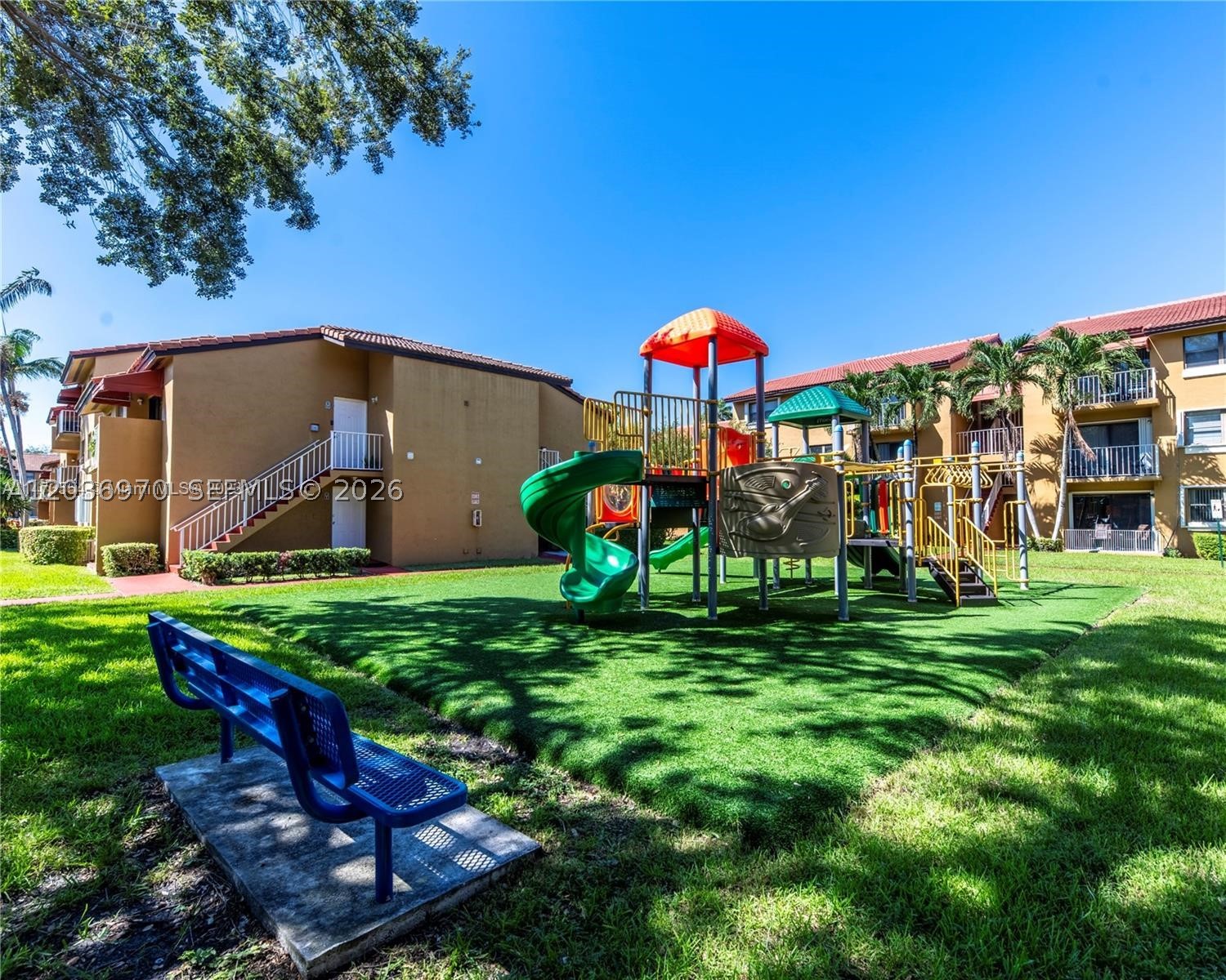 THE COURTS AT KENDALL CON - Residential Lease