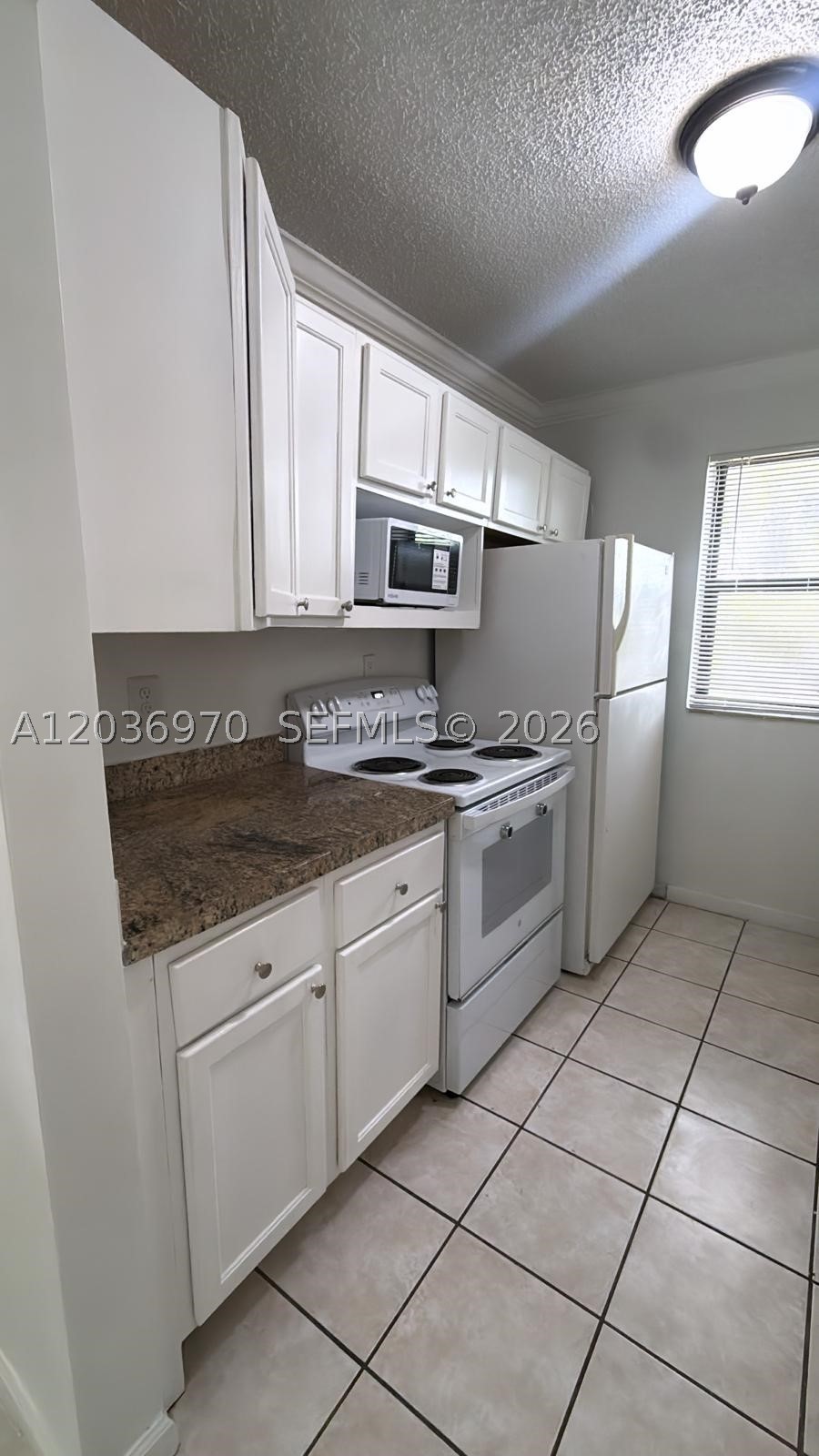 THE COURTS AT KENDALL CON - Residential Lease