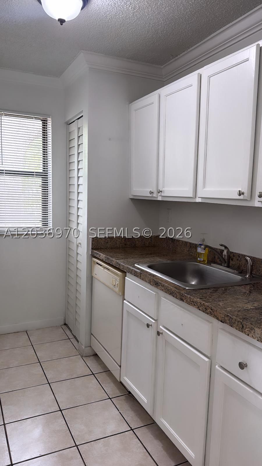 THE COURTS AT KENDALL CON - Residential Lease