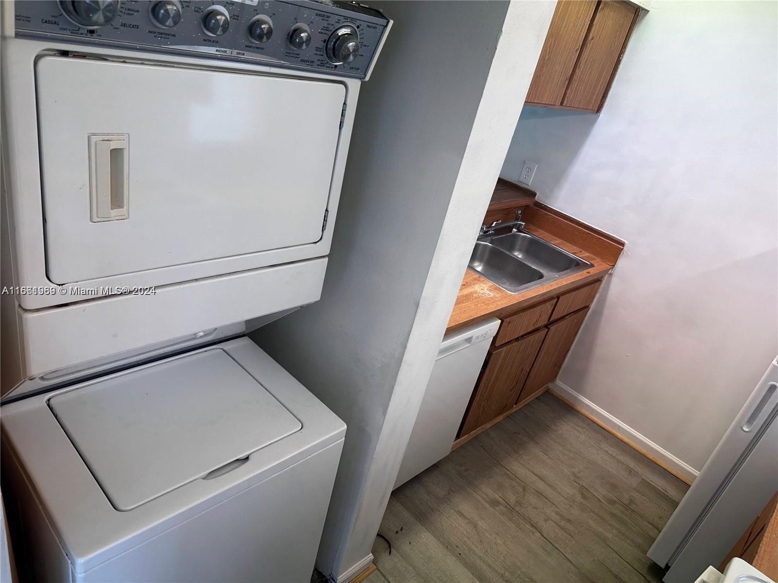 LAKEWOOD VILLAGE - Residential Lease