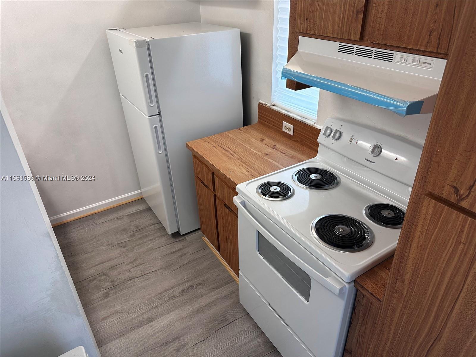 LAKEWOOD VILLAGE - Residential Lease