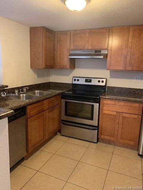 VILLAS DE VENEZIA - Residential Lease