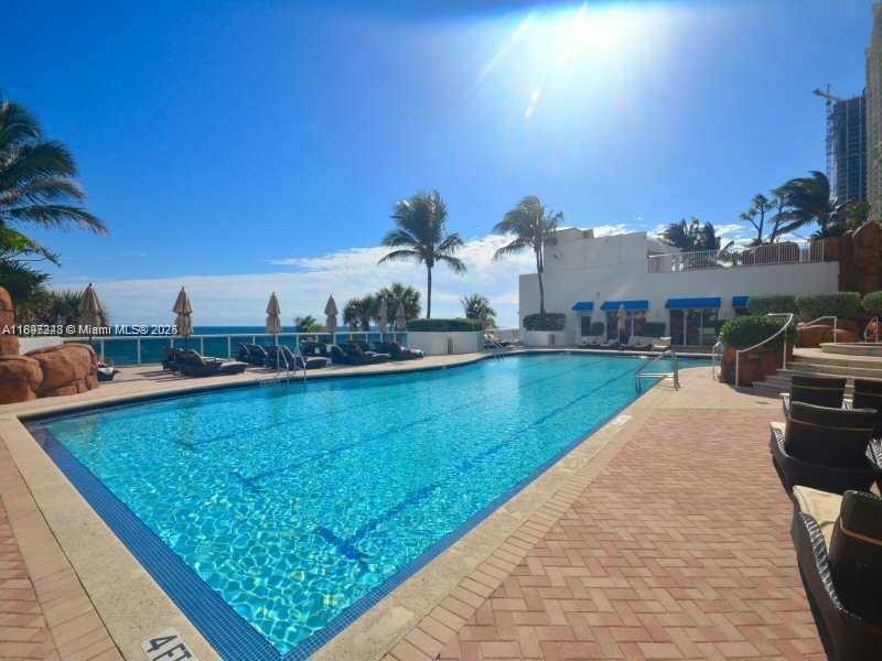 TRUMP INTERNATIONAL SONES - Residential