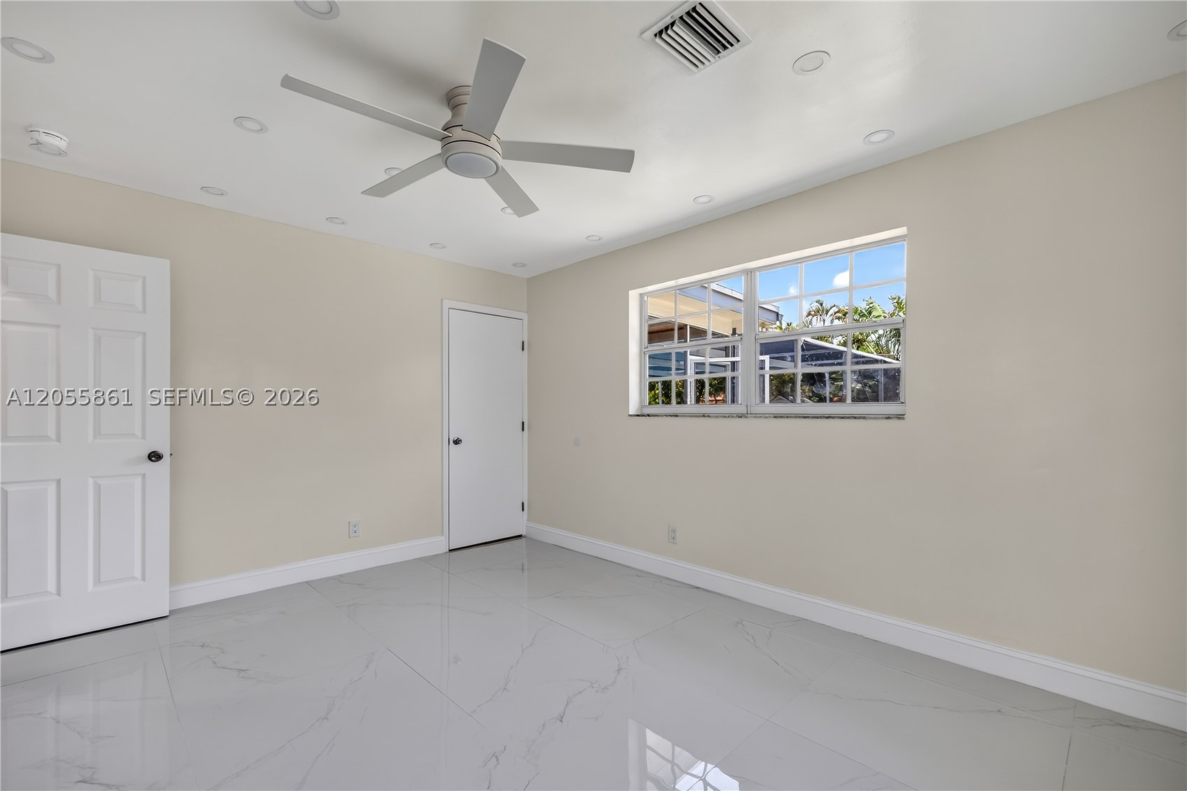 HOLLYWOOD HILLS - Residential Lease