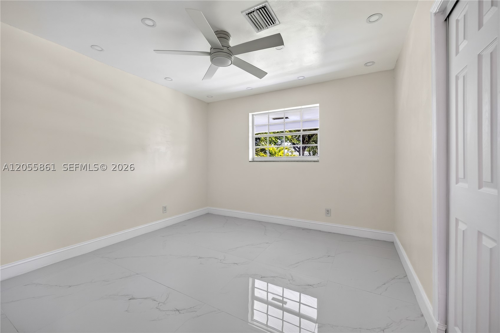 HOLLYWOOD HILLS - Residential Lease