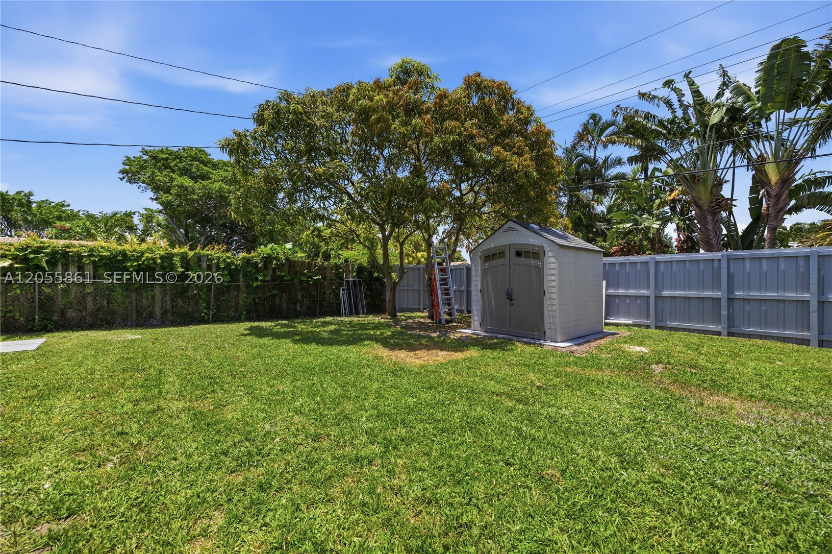 HOLLYWOOD HILLS - Residential Lease