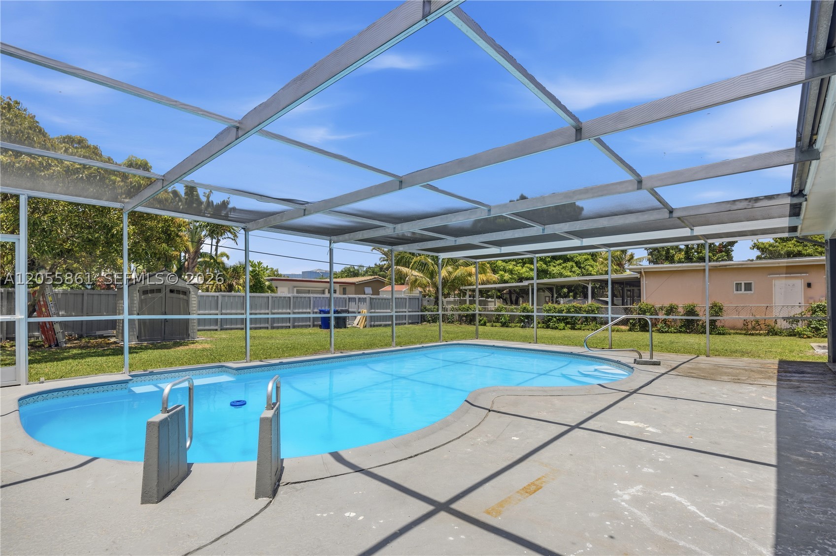 HOLLYWOOD HILLS - Residential Lease