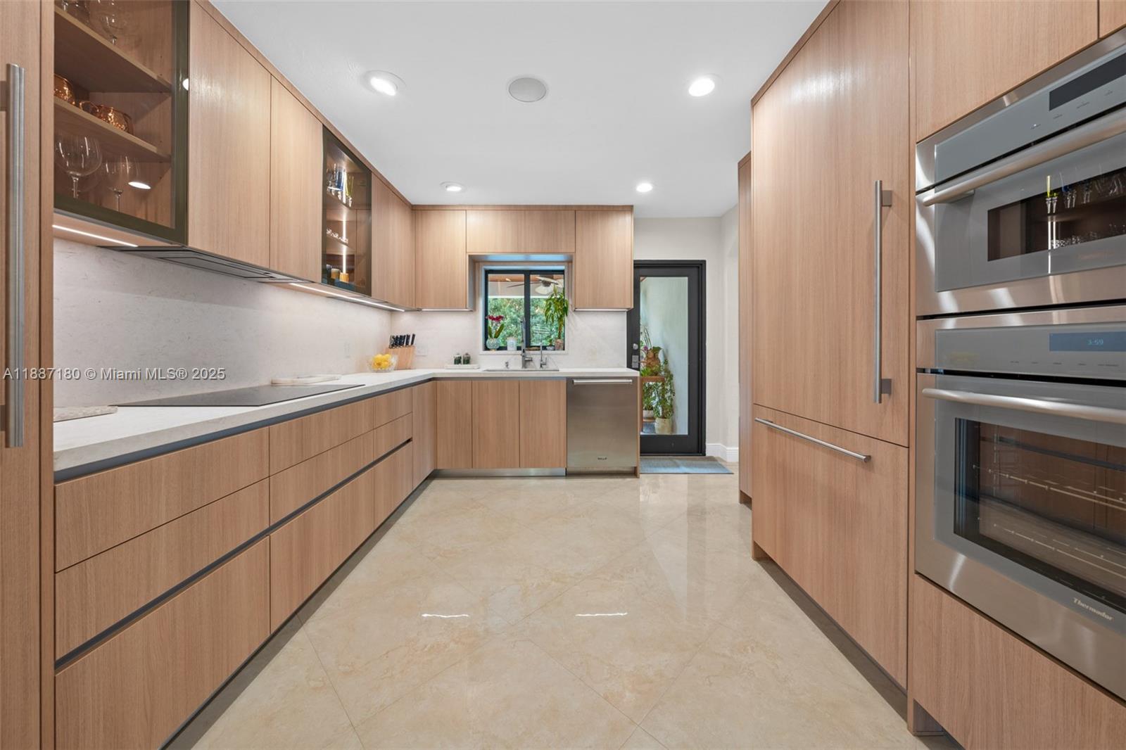 TWIN LAKE MANOR SUB - Residential