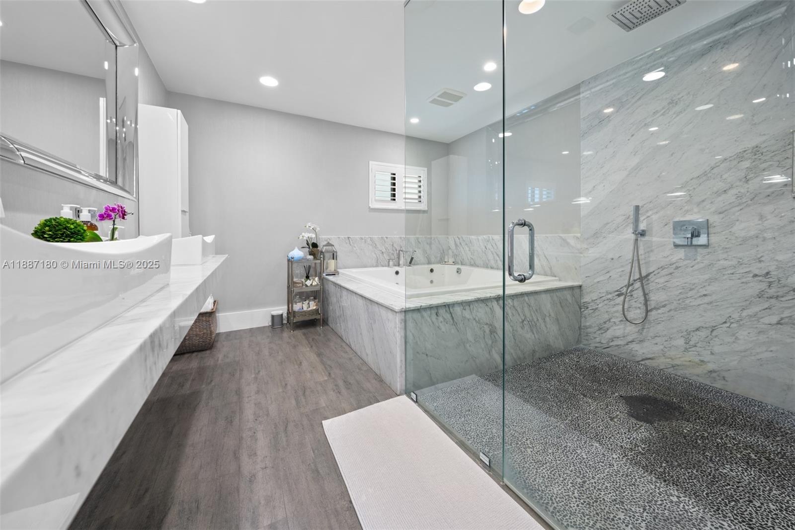 TWIN LAKE MANOR SUB - Residential