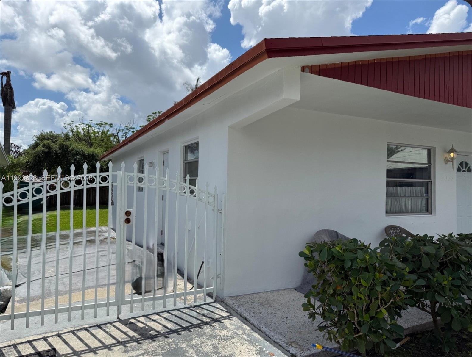 RIVERSIDE MANOR - Residential