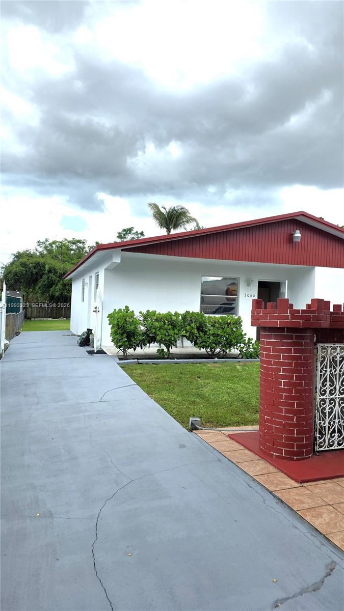 RIVERSIDE MANOR - Residential