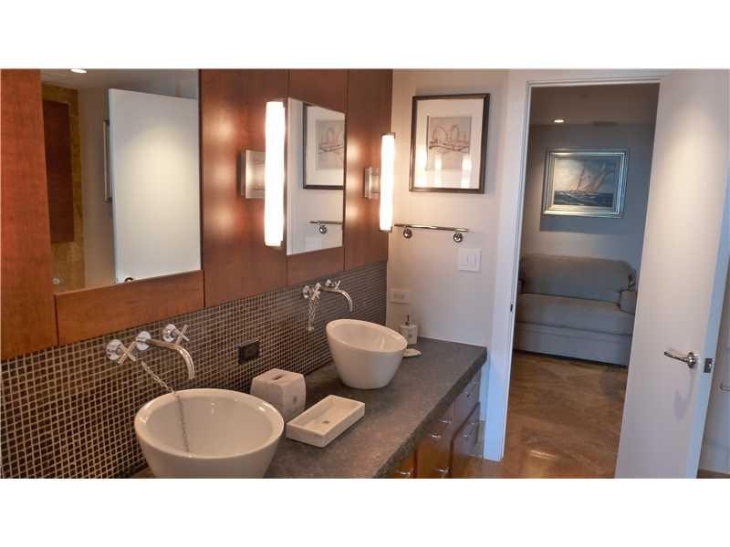 RITZ-CARLTON - Residential Lease