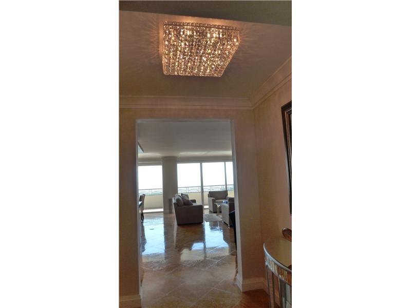 RITZ-CARLTON - Residential Lease