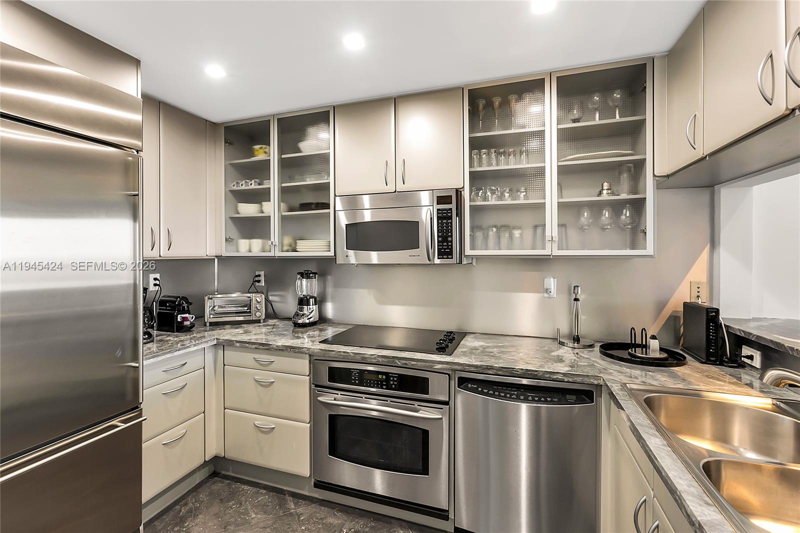 THE BENTLEY BAY CONDO - Residential