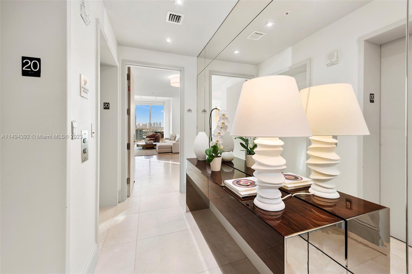 CONTINUUM ON SOUTH BEACH - Residential