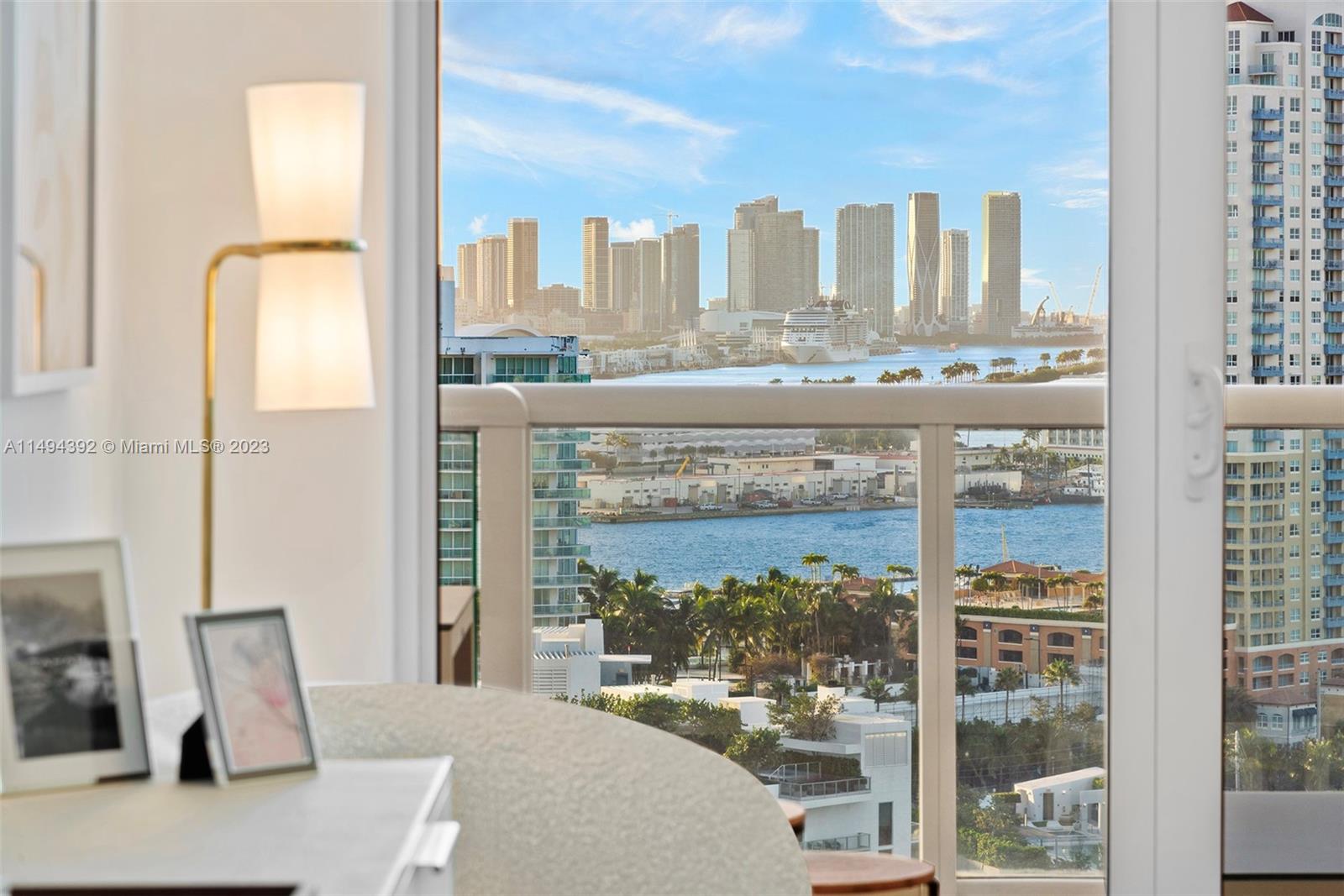 CONTINUUM ON SOUTH BEACH - Residential
