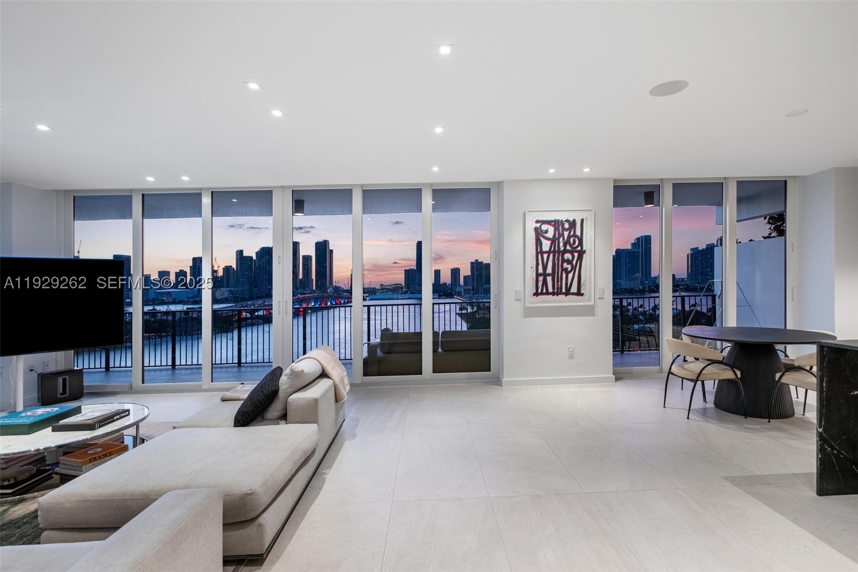 ONE THOUSAND VENETIAN WAY - Residential