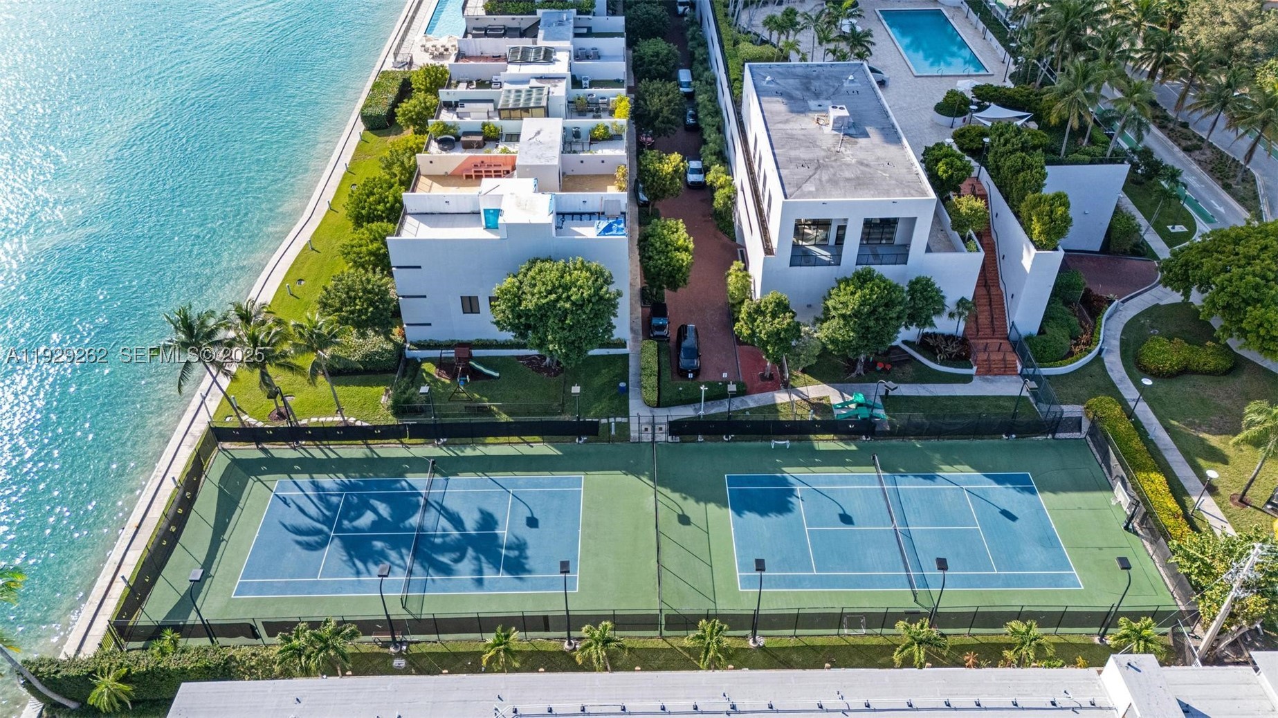 ONE THOUSAND VENETIAN WAY - Residential
