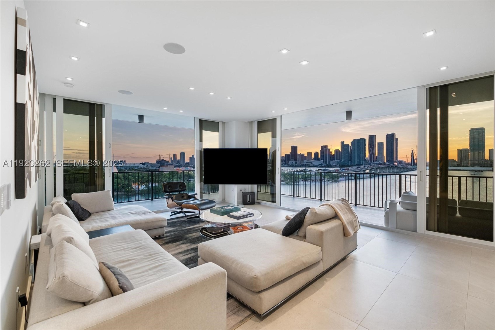 ONE THOUSAND VENETIAN WAY - Residential