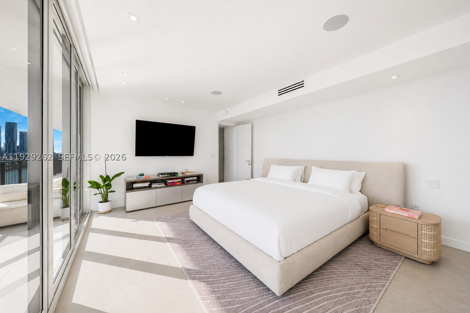 ONE THOUSAND VENETIAN WAY - Residential