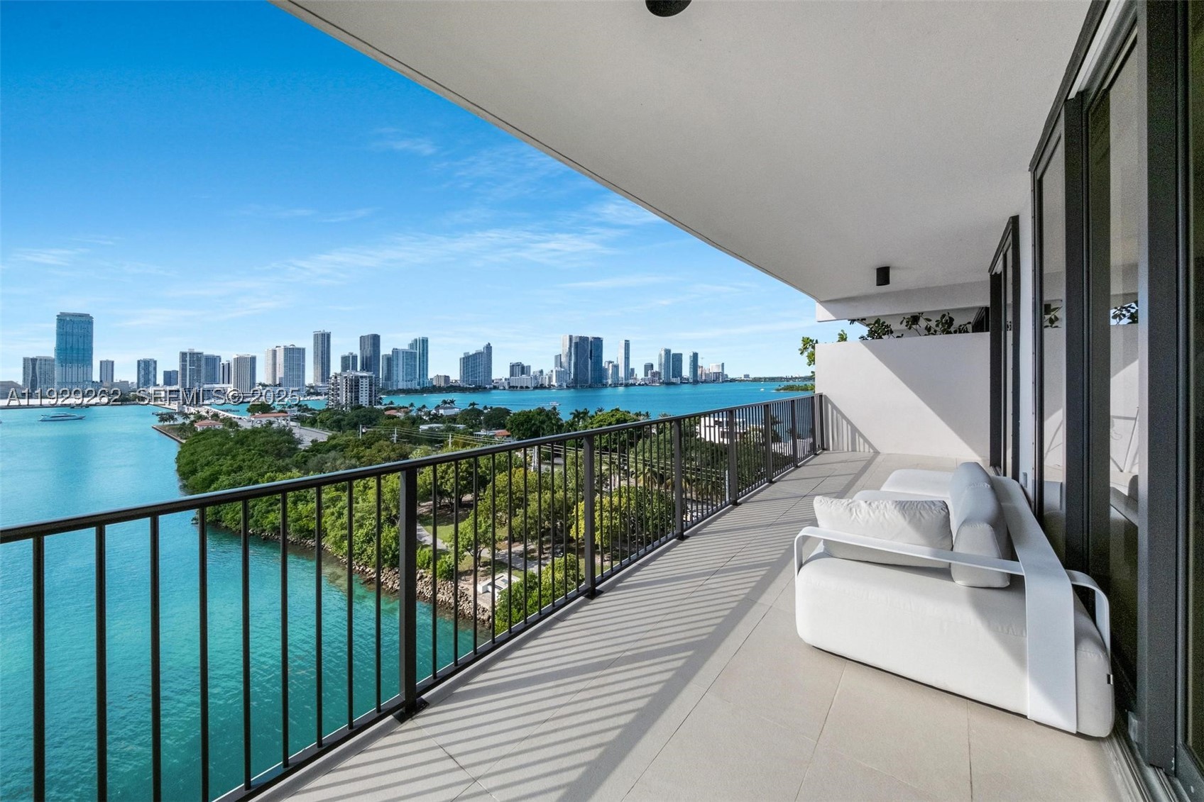 ONE THOUSAND VENETIAN WAY - Residential