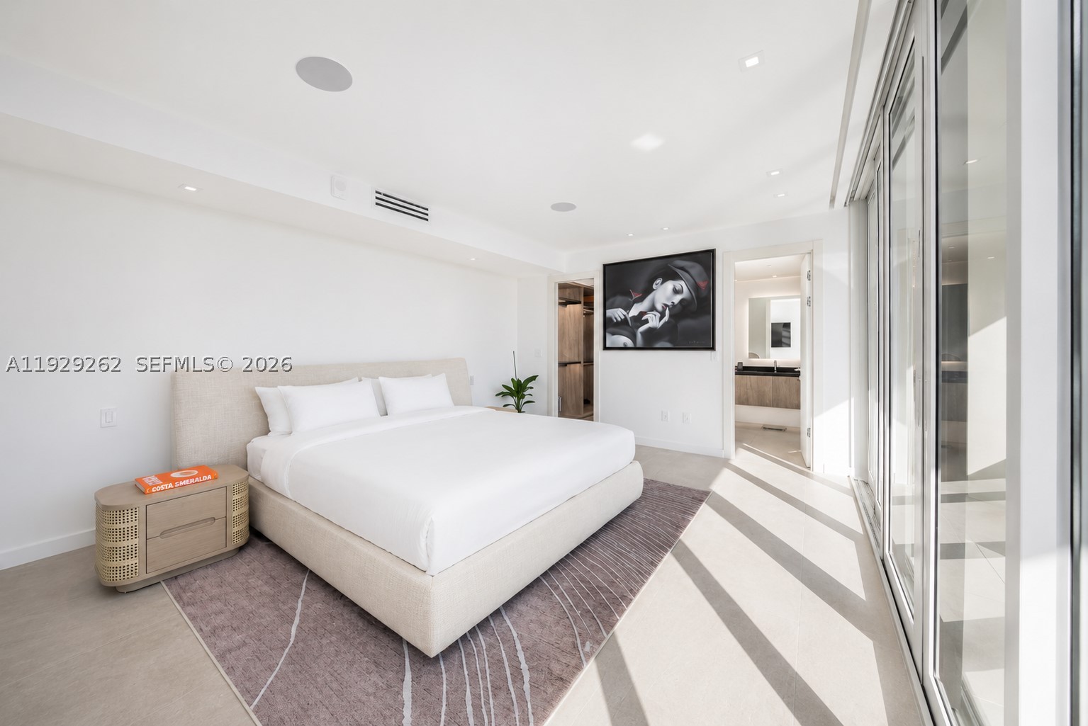 ONE THOUSAND VENETIAN WAY - Residential