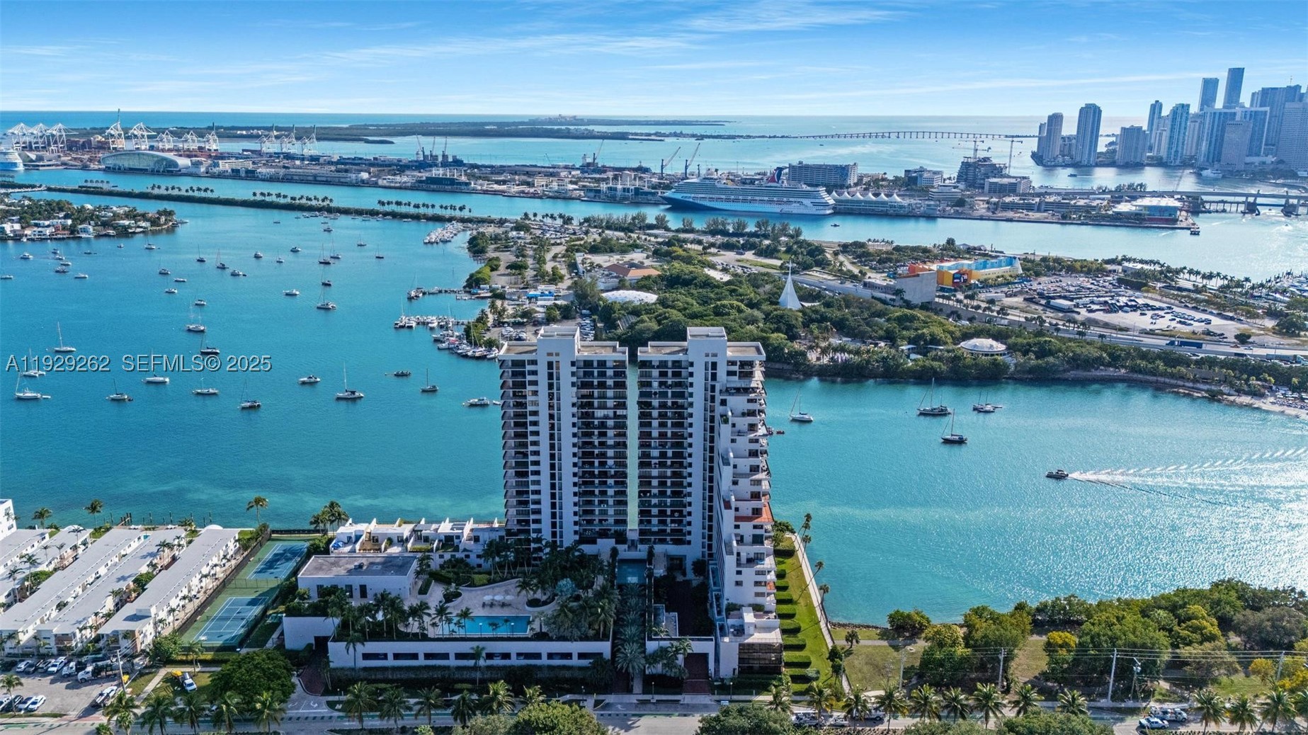 ONE THOUSAND VENETIAN WAY - Residential