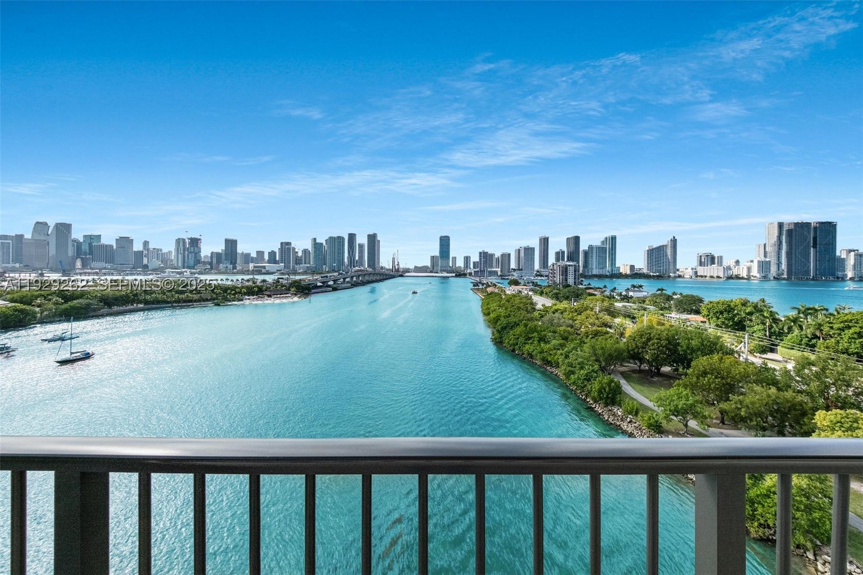ONE THOUSAND VENETIAN WAY - Residential