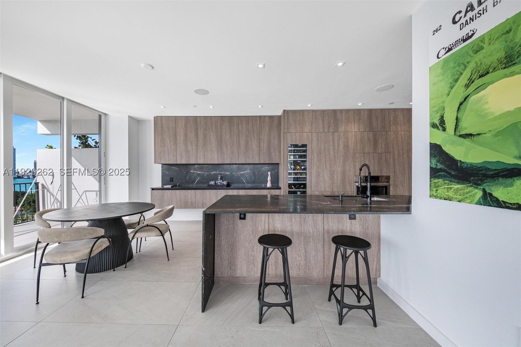 ONE THOUSAND VENETIAN WAY - Residential
