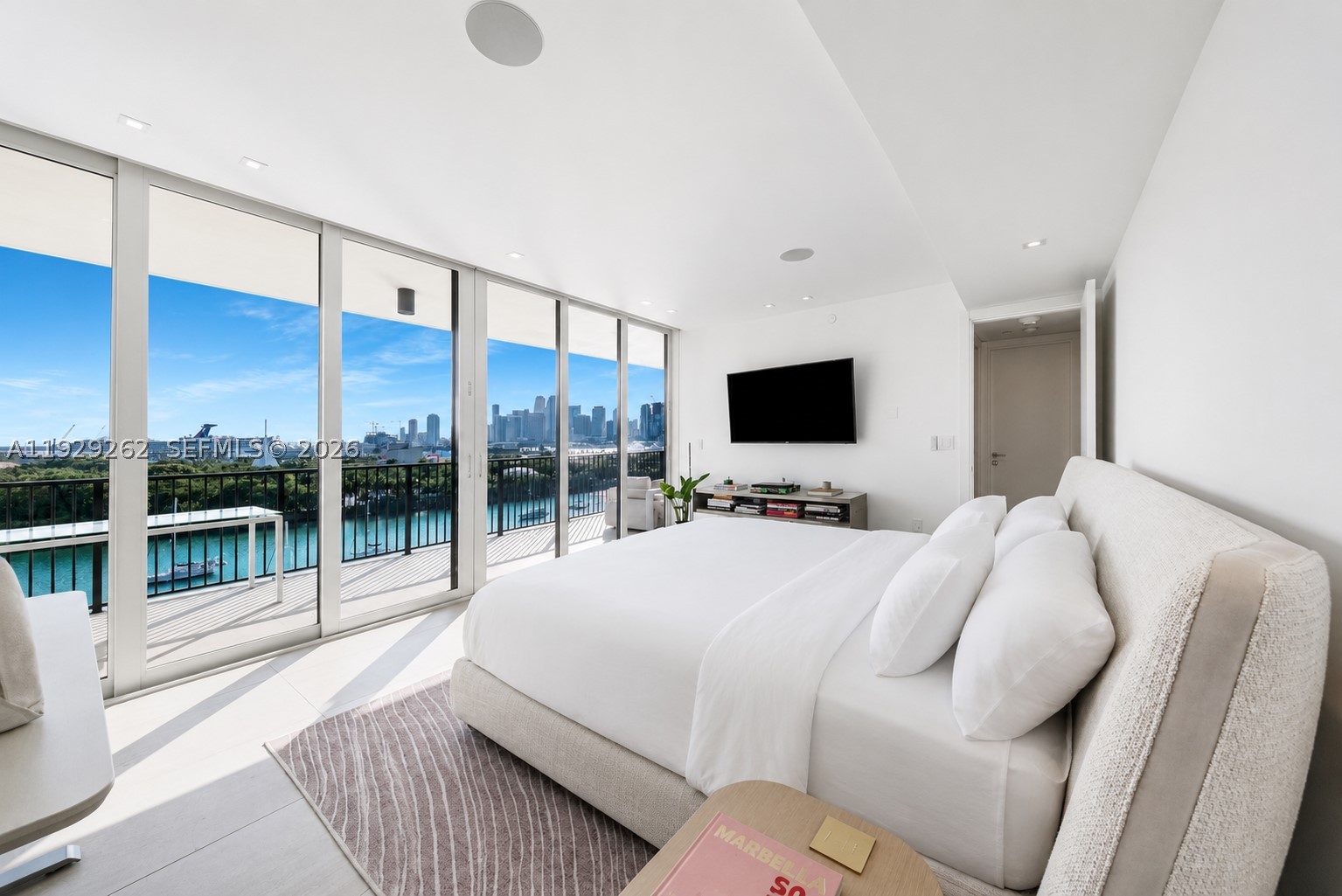 ONE THOUSAND VENETIAN WAY - Residential