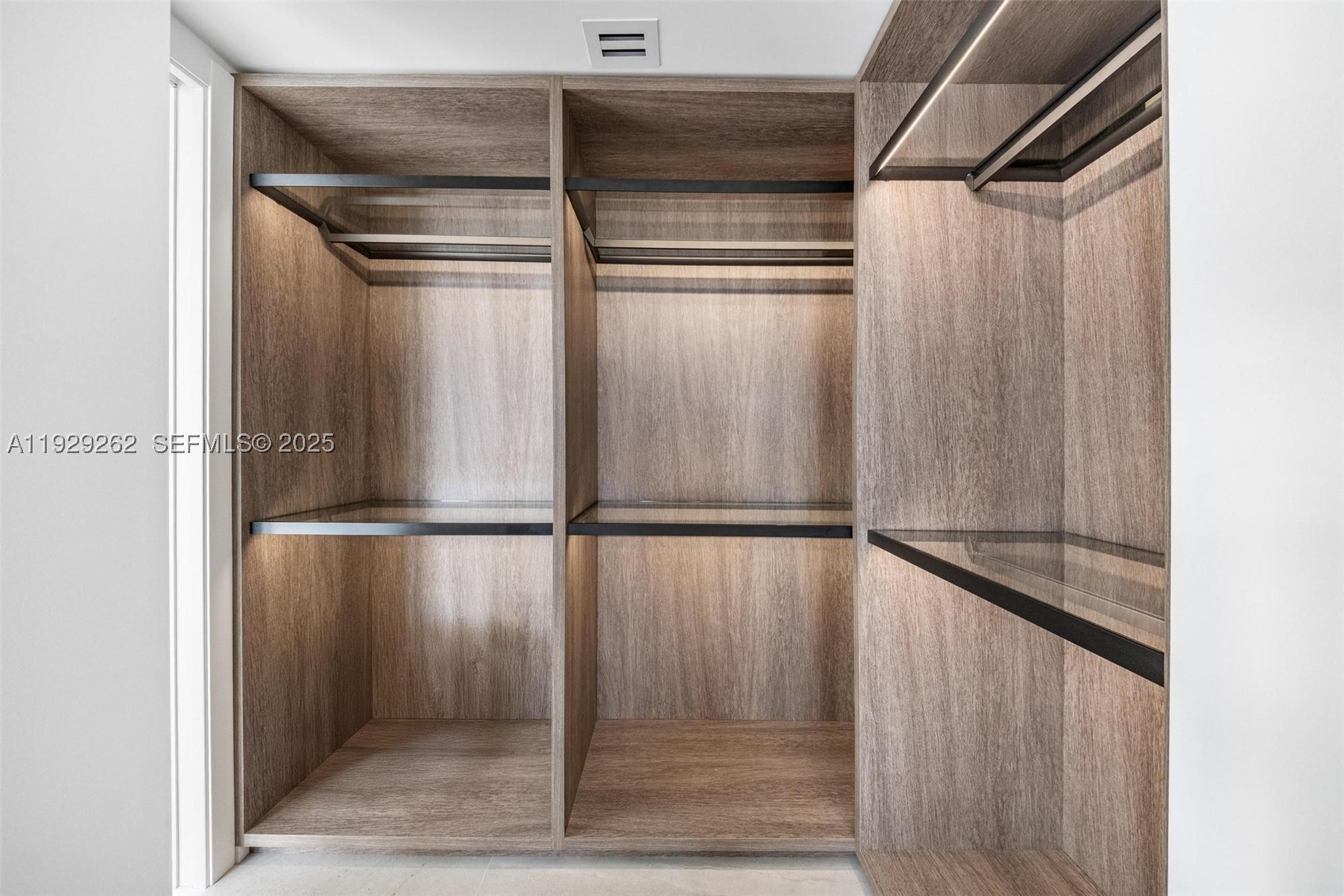 ONE THOUSAND VENETIAN WAY - Residential