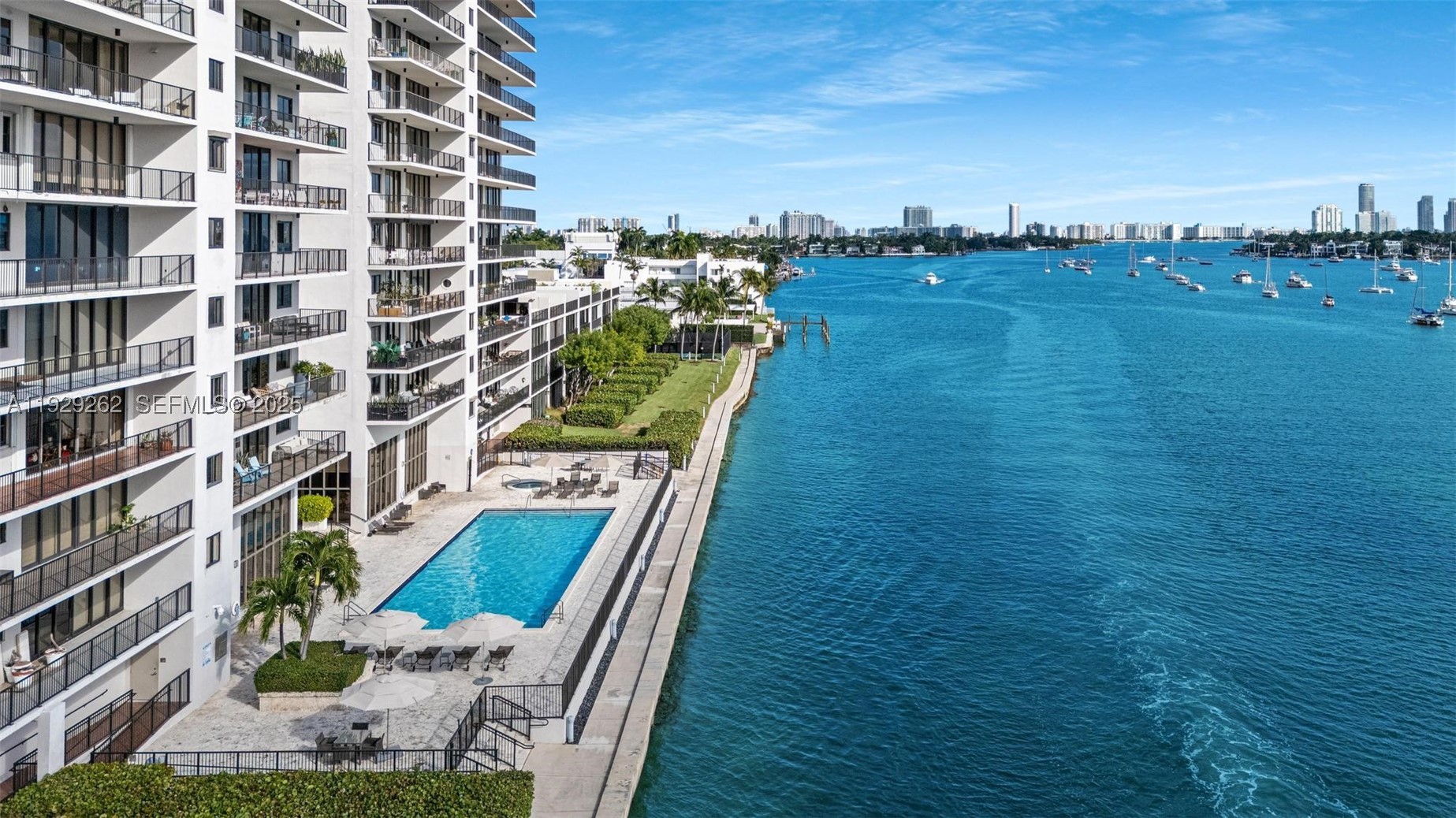 ONE THOUSAND VENETIAN WAY - Residential