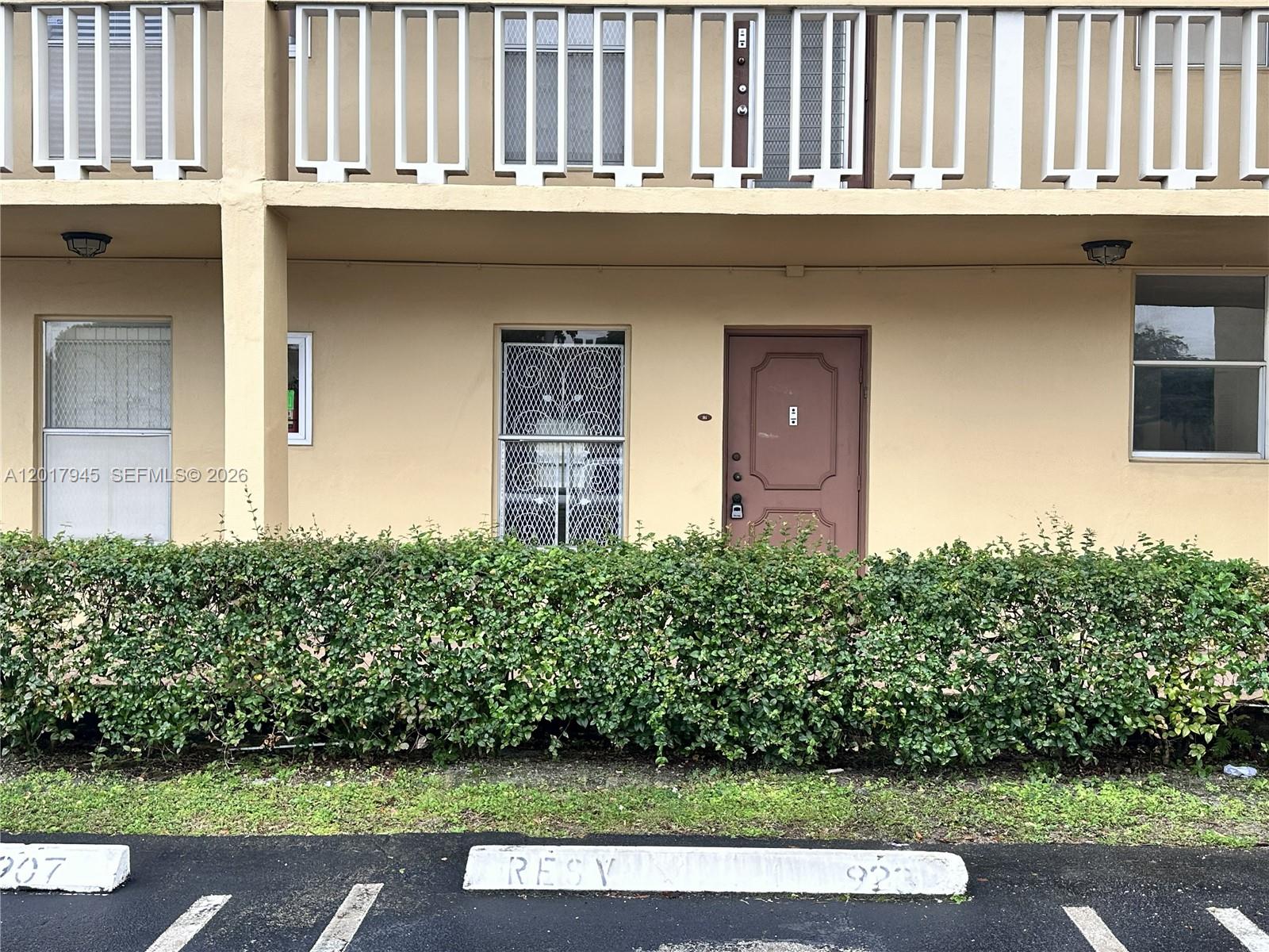 Handyman Special. 2B/2B Condo. This condo is ready for the right buyer to bring it back to its full potential! Located in a desirable area with the opportunity for those willing to put in some sweat equity. Spacious 2 bedrooms with plenty of natural light 2 full bathrooms. Open-concept living and dining area, Private screened patio with views of the lake. Conveniently located near shopping, dining, and public transportation. This property is being sold AS-IS, requiring repairs and updates throughout. Ideal for handy homeowners or investors. Priced to reflect the condition, with plenty of potential for the right buyer. Don't miss out on this great opportunity to turn this condo into a stunning home or investment property.