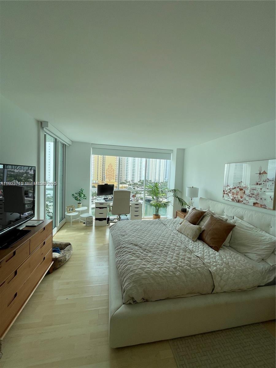 OCEANIA IV CONDO - Residential