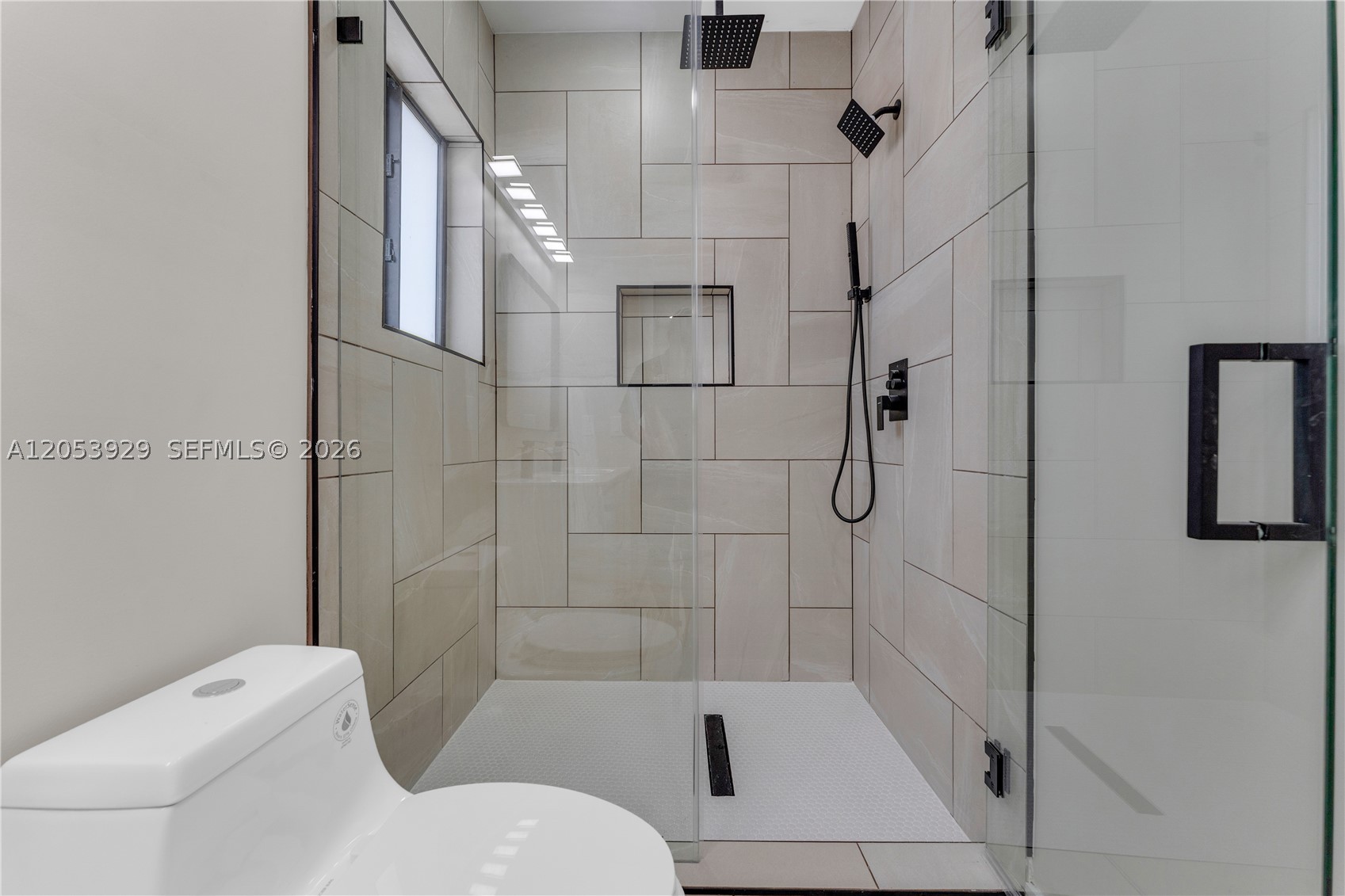 17TH AVE MANOR - Residential Lease
