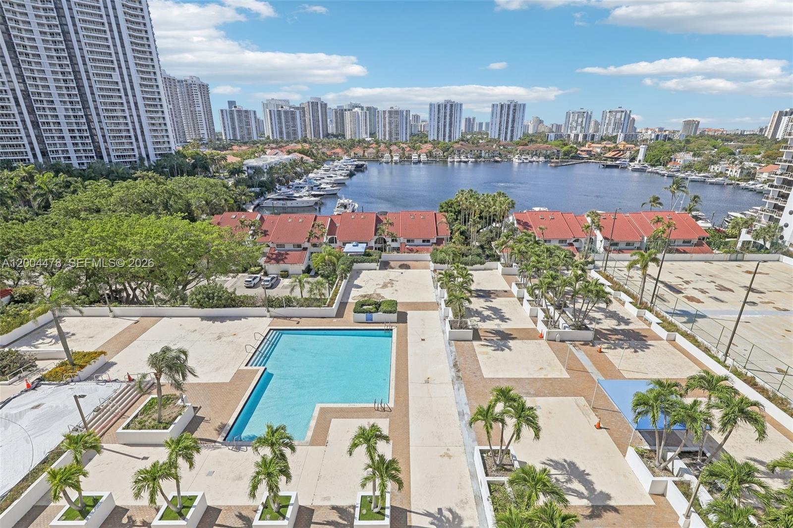 HARBORSIDE AT THE WATERWA - Residential