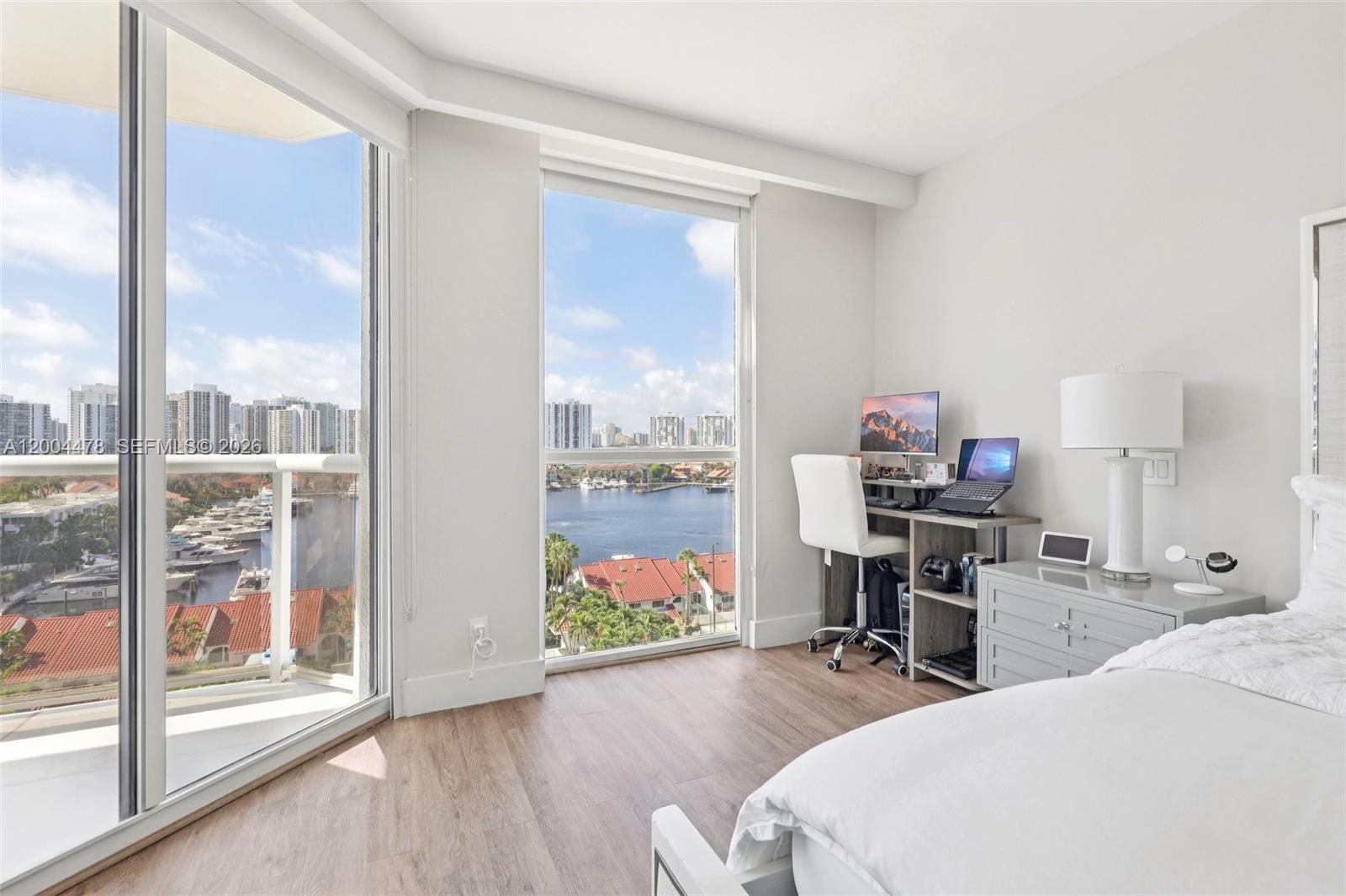HARBORSIDE AT THE WATERWA - Residential