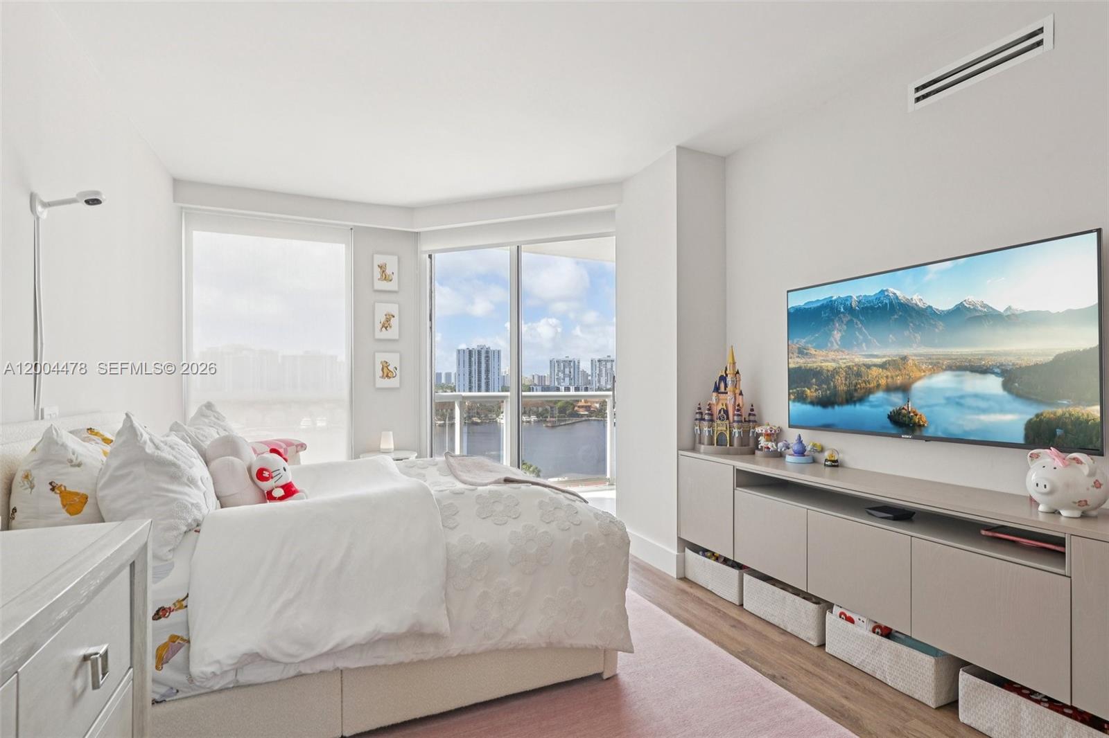 HARBORSIDE AT THE WATERWA - Residential