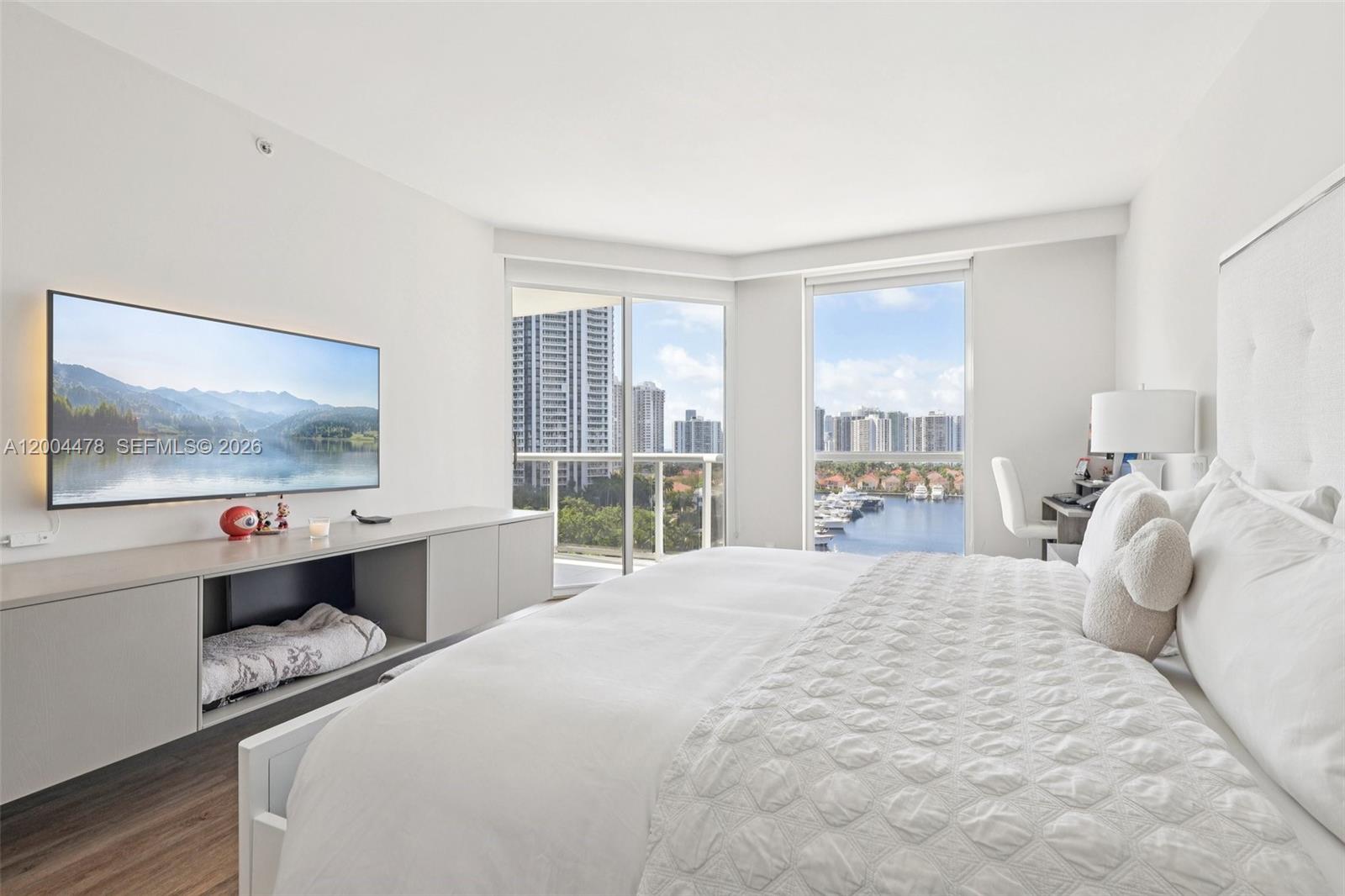 HARBORSIDE AT THE WATERWA - Residential