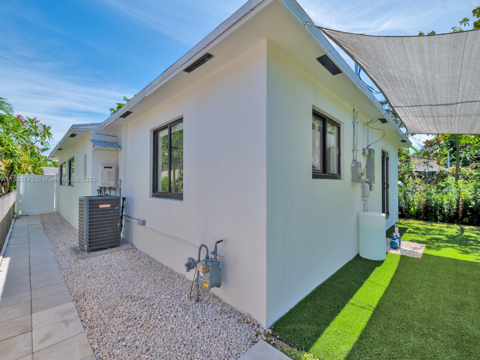 HOLLYWOOD SOUTH SIDE ADD - Residential Lease