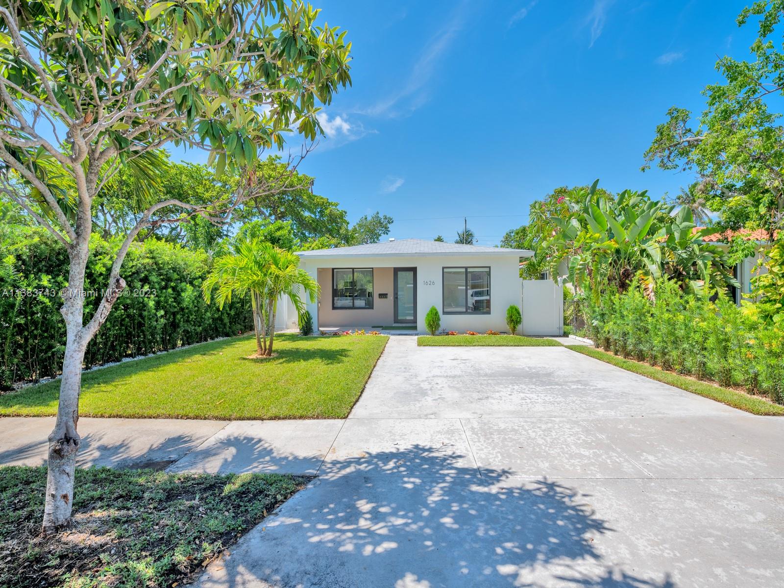 HOLLYWOOD SOUTH SIDE ADD - Residential Lease