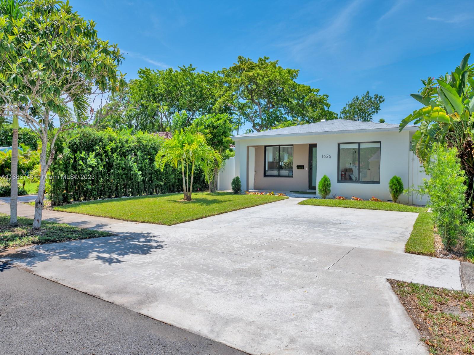 HOLLYWOOD SOUTH SIDE ADD - Residential Lease