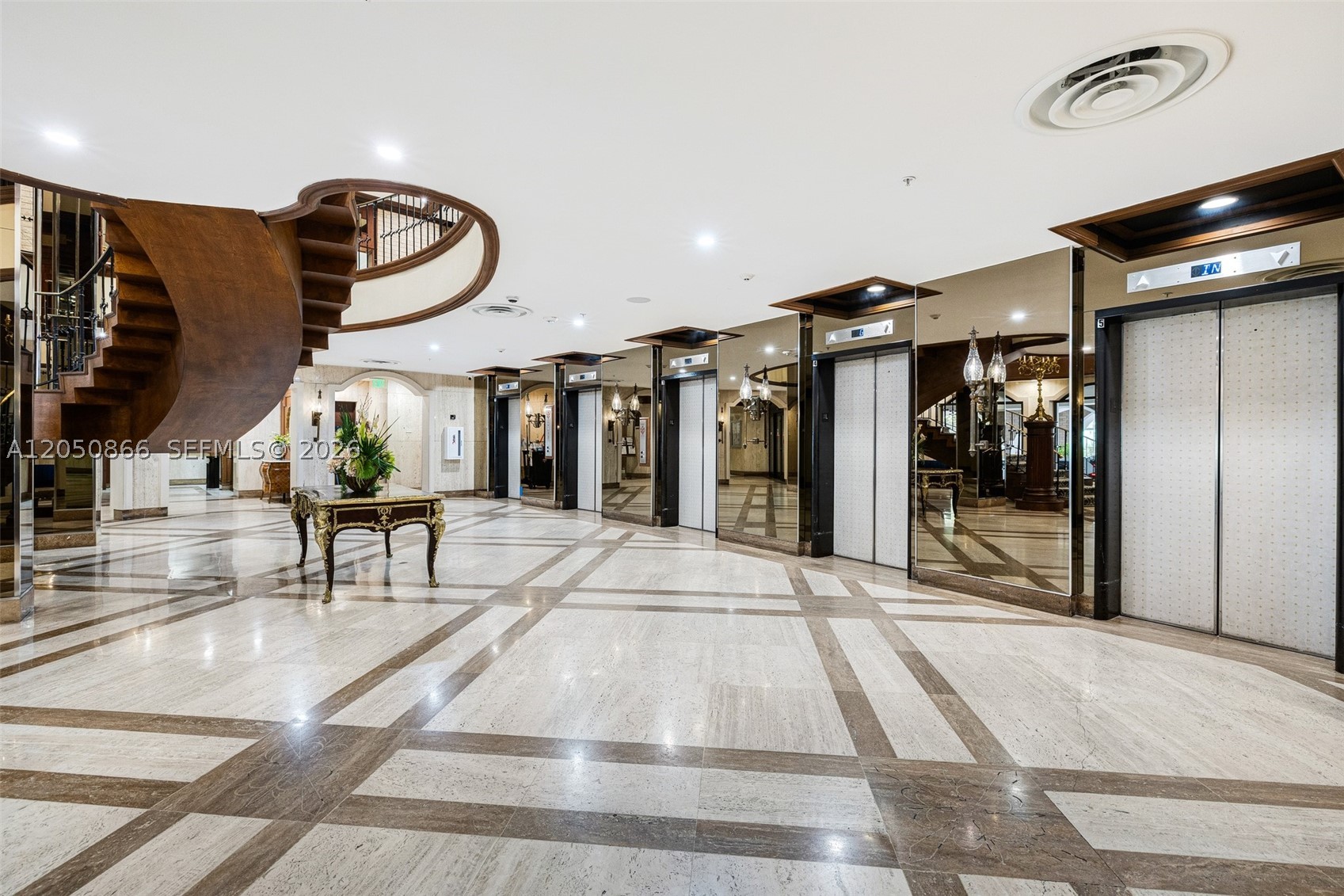 MAISON GRANDE CONDO - Residential