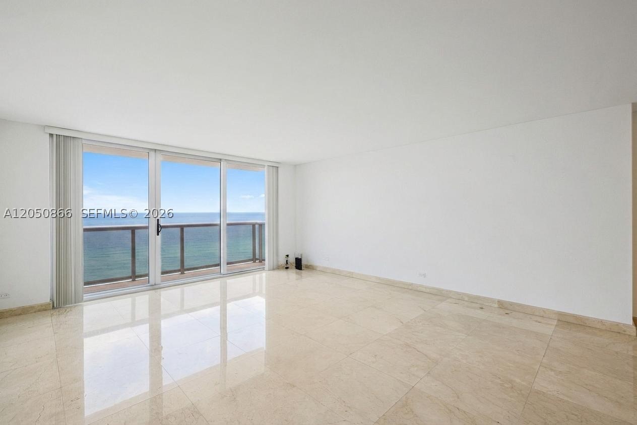 MAISON GRANDE CONDO - Residential