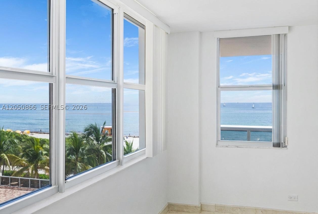 MAISON GRANDE CONDO - Residential