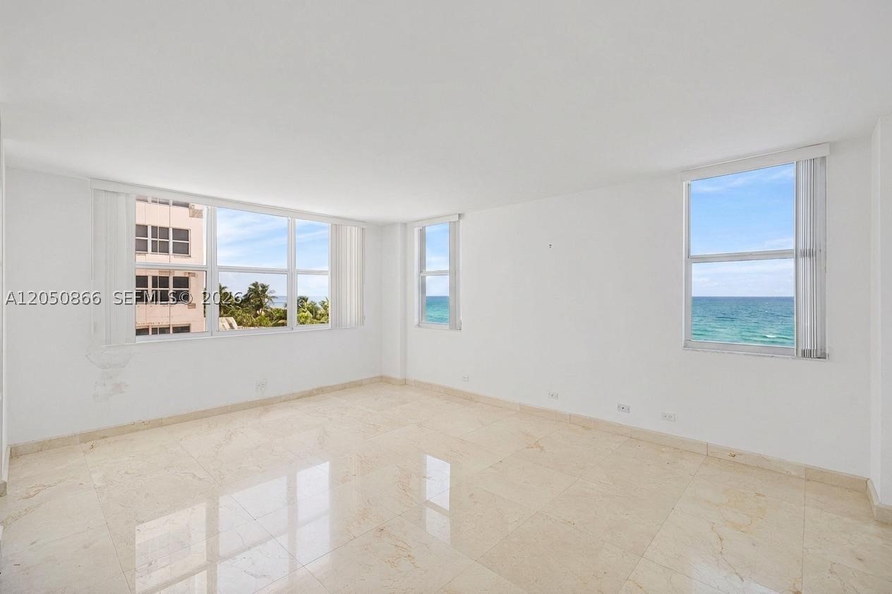 MAISON GRANDE CONDO - Residential