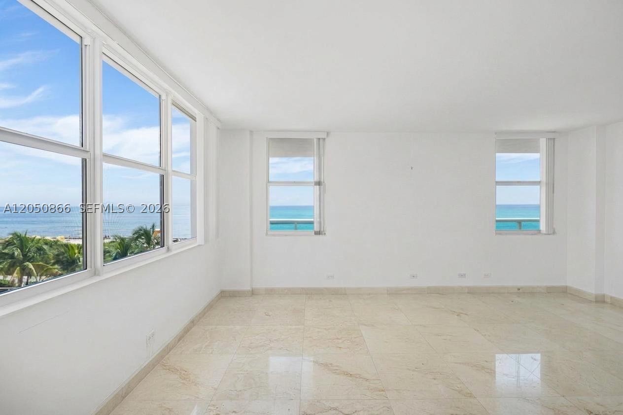 MAISON GRANDE CONDO - Residential