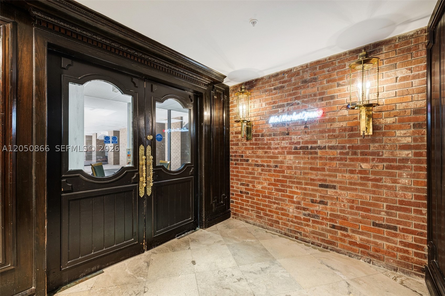 MAISON GRANDE CONDO - Residential