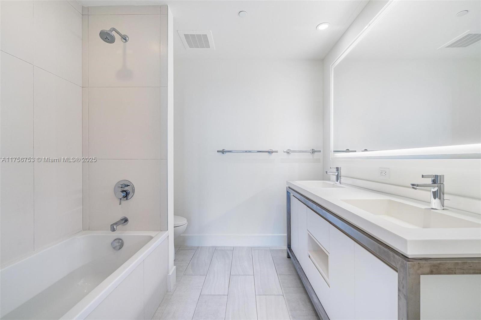METROPICA NORTH TOWER ONE - Residential Lease