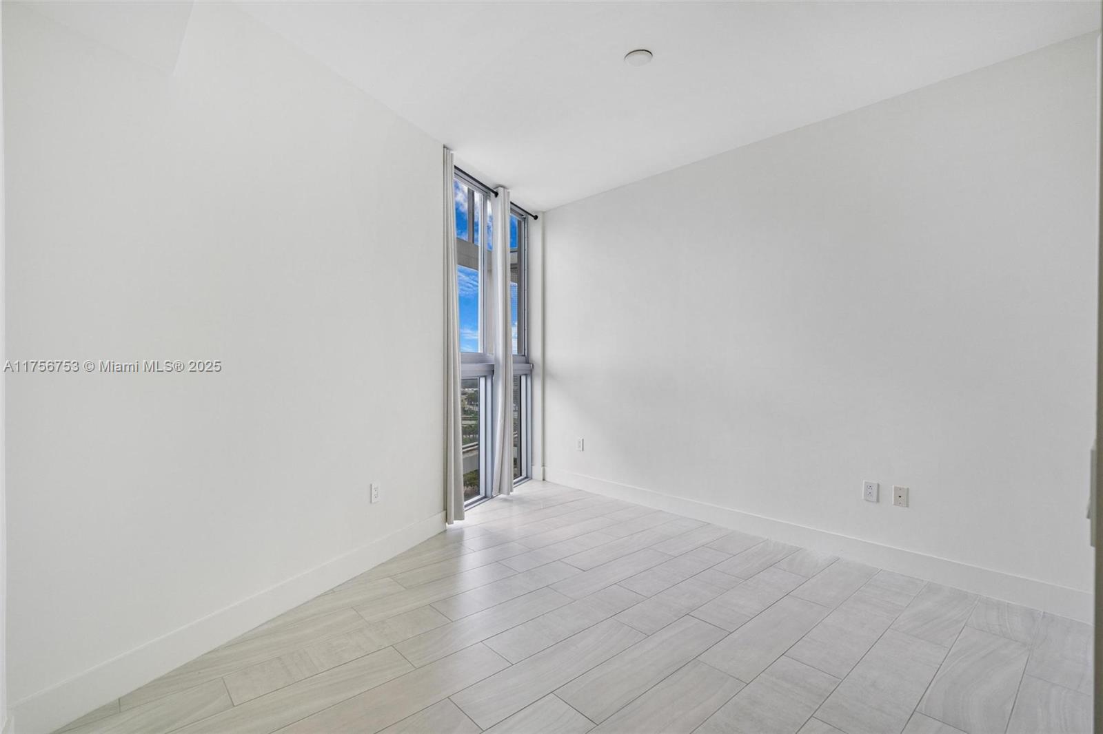 METROPICA NORTH TOWER ONE - Residential Lease